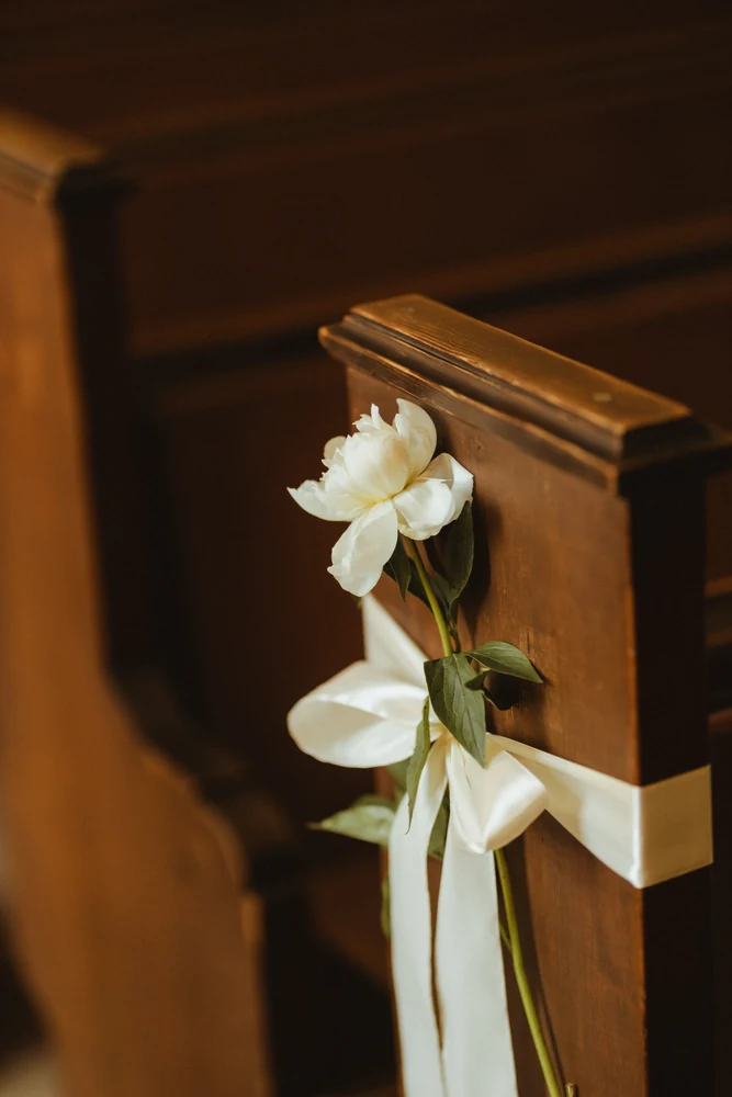 Kirchliche Hochzeit mit Trauung und Ringtausch – Foto 1 von 41