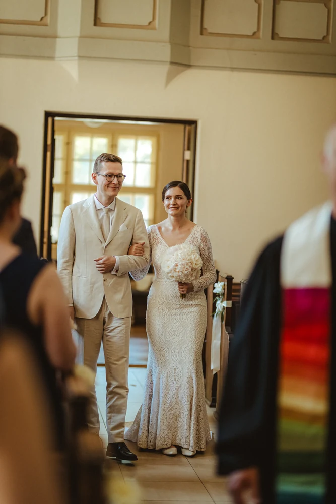 Kirchliche Hochzeit mit Trauung und Ringtausch – Foto 9 von 41