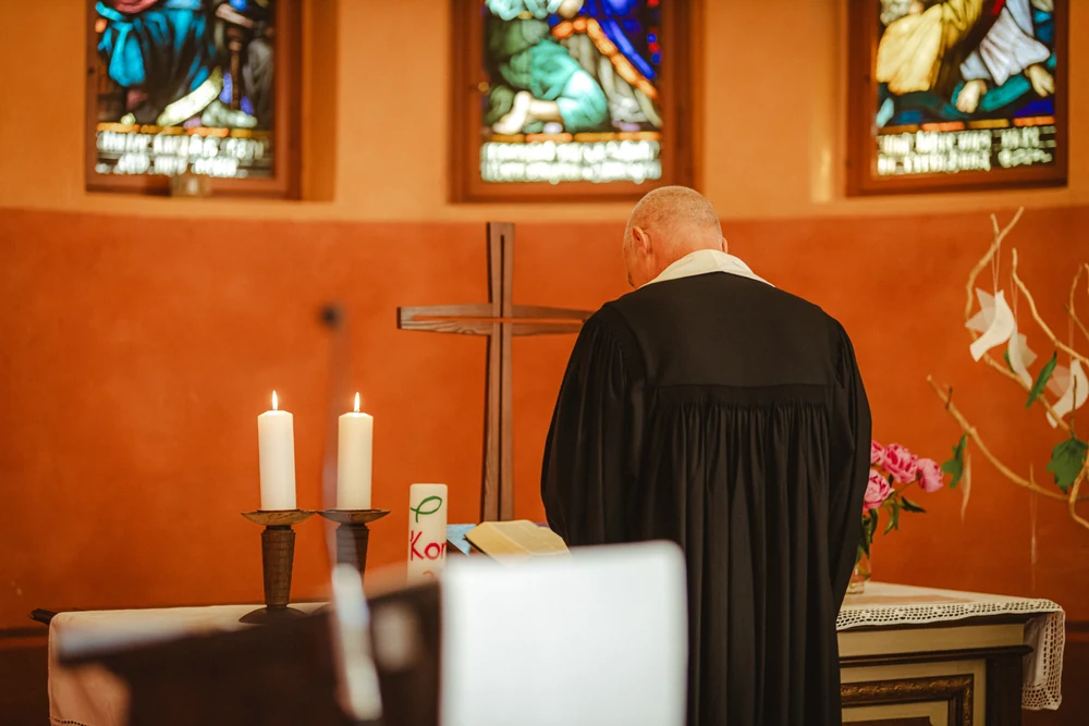 Kirchliche Hochzeit mit Trauung und Ringtausch – Foto 11 von 41