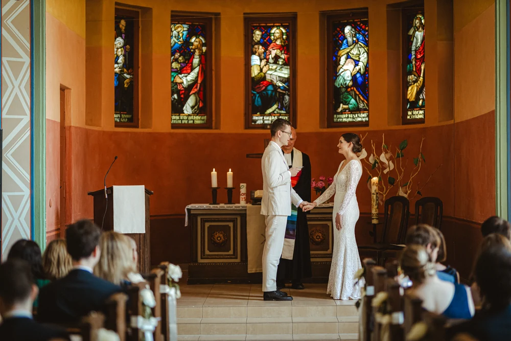 Kirchliche Hochzeit mit Trauung und Ringtausch – Foto 18 von 41