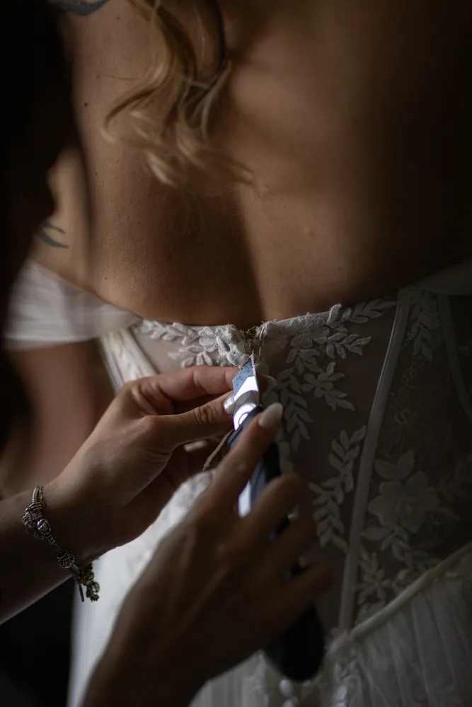 Sommerhochzeit Ein Sommertag unter Weiden – Hochzeitsfoto 14 von 51