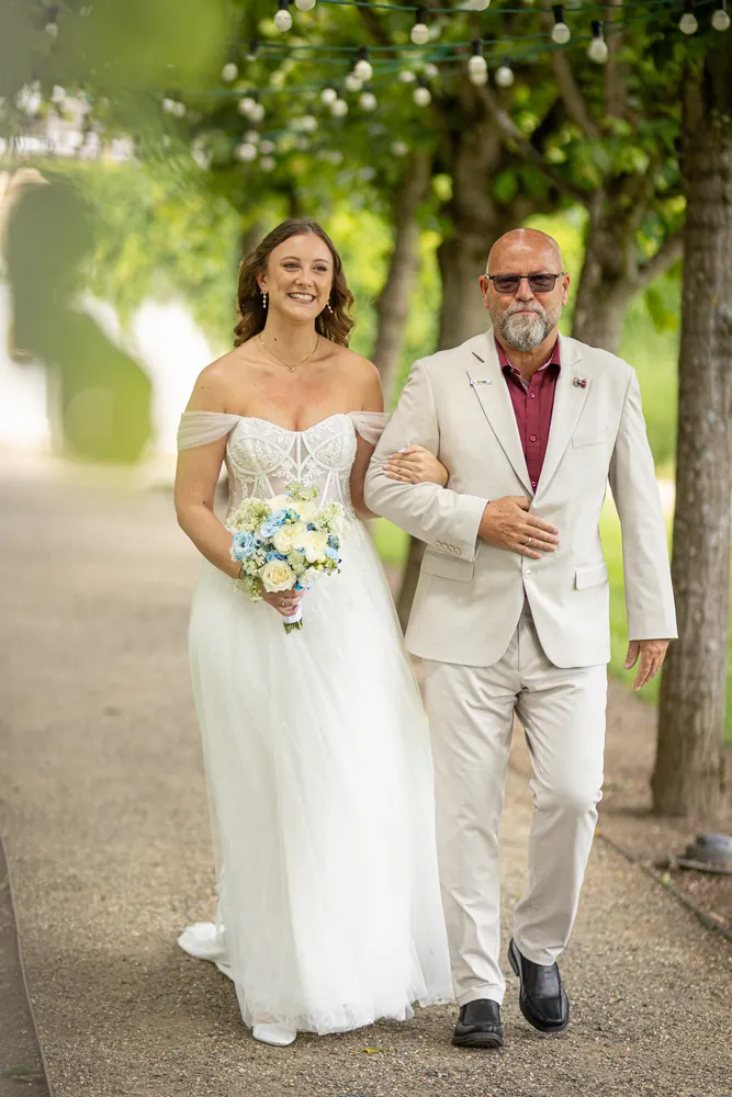 Sommerhochzeit Ein Sommertag unter Weiden – Hochzeitsfoto 17 von 51