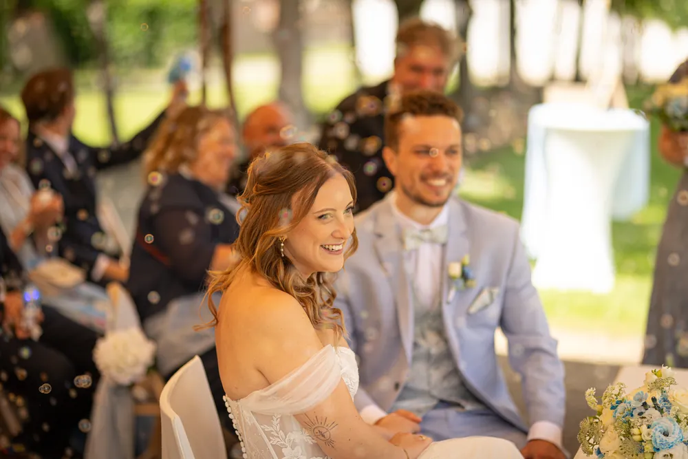 Sommerhochzeit Ein Sommertag unter Weiden – Hochzeitsfoto 26 von 51