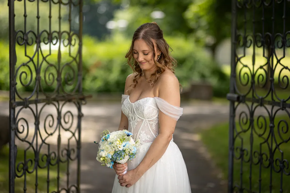 Sommerhochzeit Ein Sommertag unter Weiden – Hochzeitsfoto 28 von 51