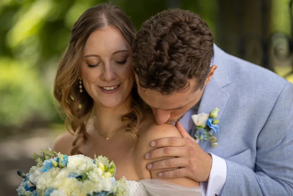 Sommerhochzeit Ein Sommertag unter Weiden – Hochzeitsfoto 29 von 51