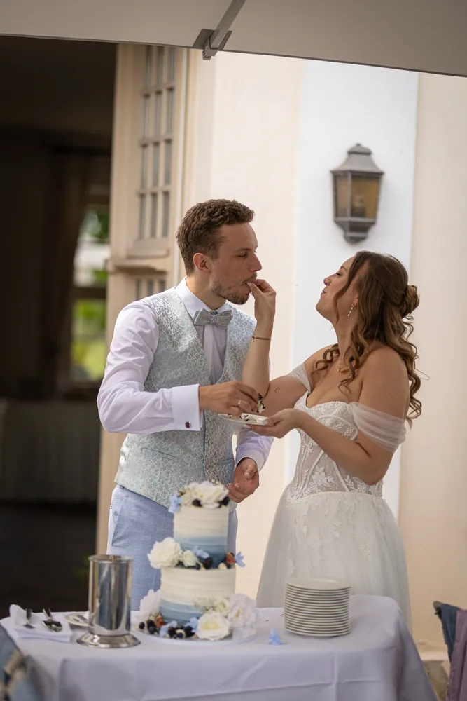 Sommerhochzeit Ein Sommertag unter Weiden – Hochzeitsfoto 34 von 51