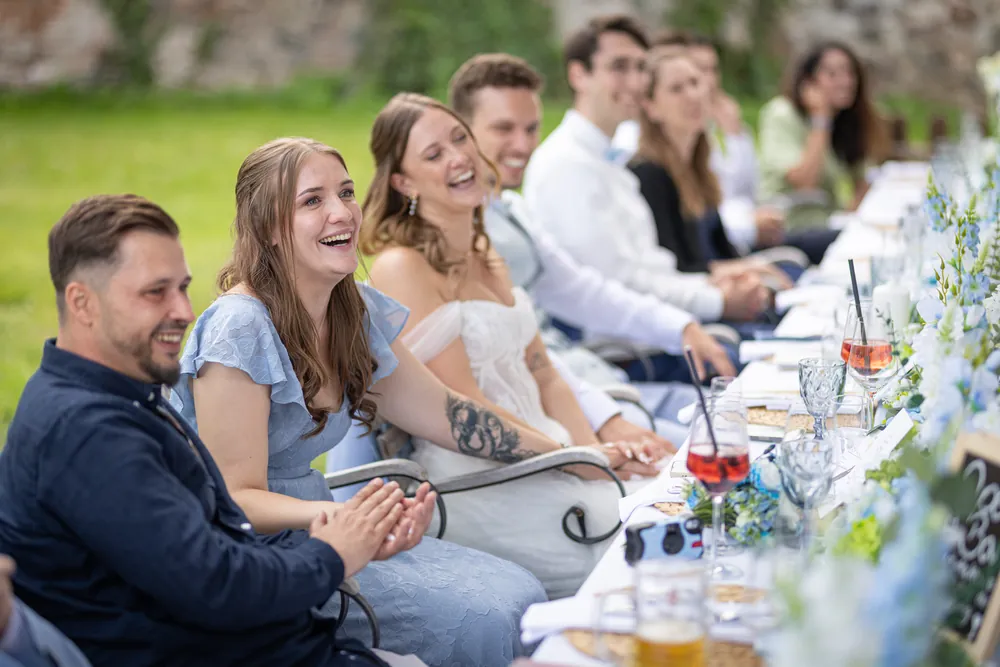 Sommerhochzeit Ein Sommertag unter Weiden – Hochzeitsfoto 40 von 51