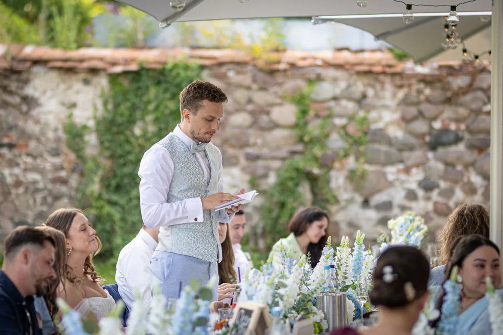 Sommerhochzeit Ein Sommertag unter Weiden – Hochzeitsfoto 42 von 51