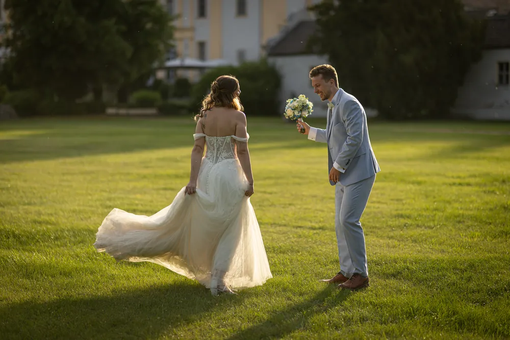 Sommerhochzeit Ein Sommertag unter Weiden – Hochzeitsfoto 49 von 51