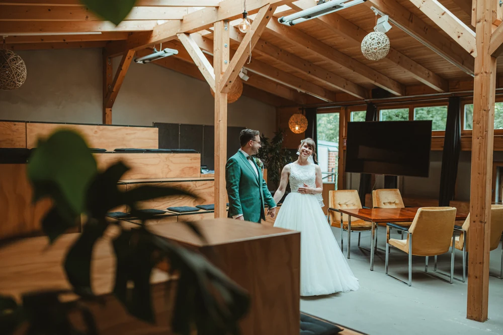 Kirchliche Hochzeit in Berlin – Trauung und Paarshooting – Hochzeitsfoto 7 von 100