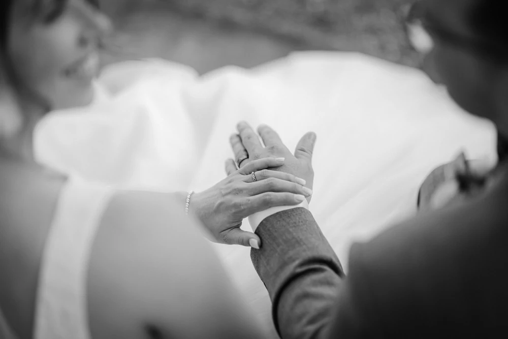 Kirchliche Hochzeit in Berlin – Trauung und Paarshooting – Hochzeitsfoto 100 von 100
