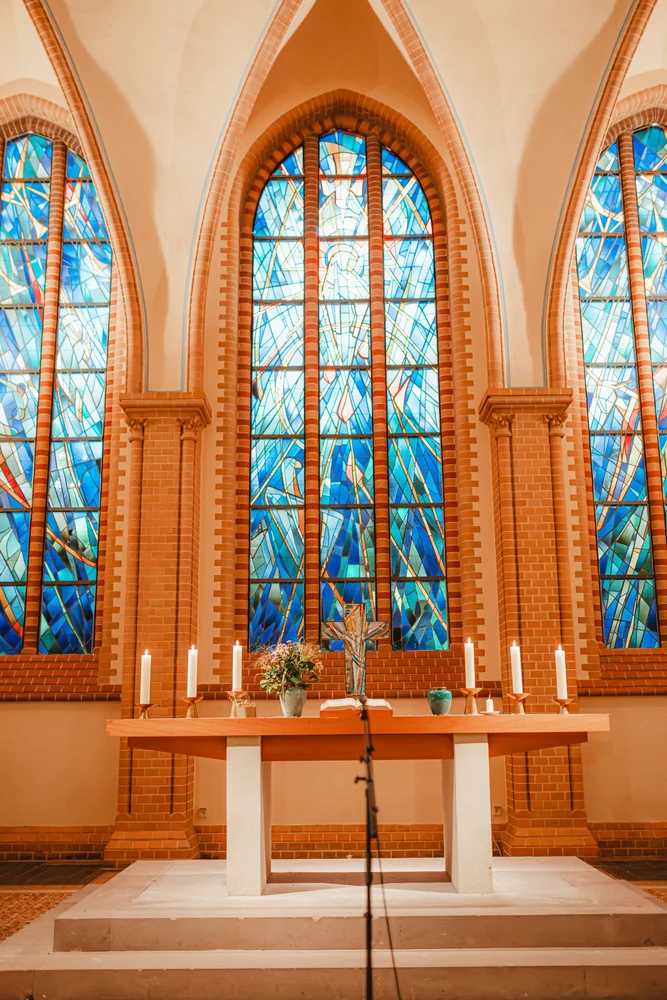 Kirchliche Hochzeit in Berlin – Trauung und Paarshooting – Hochzeitsfoto 19 von 100
