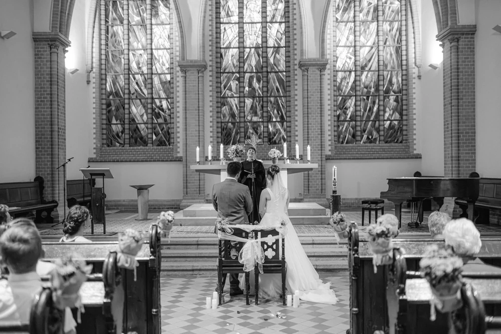 Kirchliche Hochzeit in Berlin – Trauung und Paarshooting – Hochzeitsfoto 21 von 100