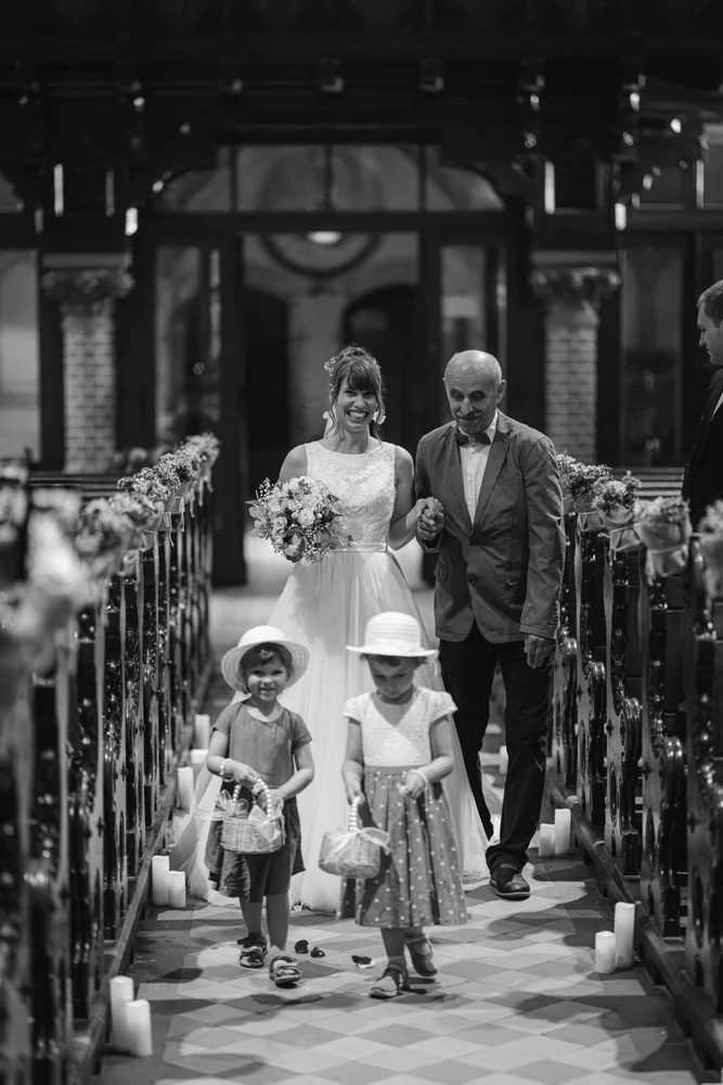 Kirchliche Hochzeit in Berlin – Trauung und Paarshooting – Hochzeitsfoto 26 von 100