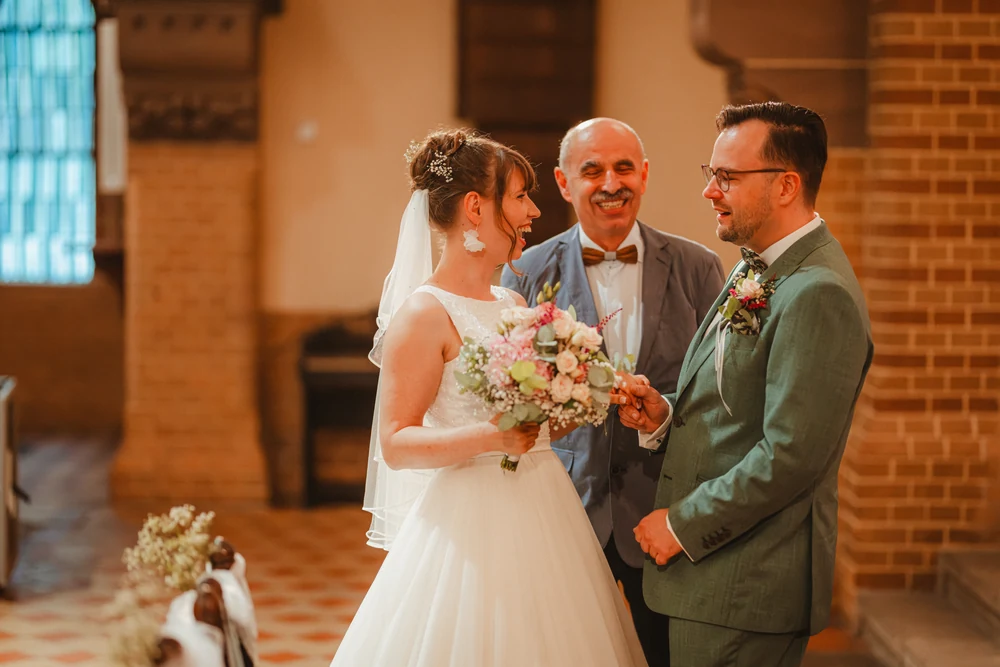 Kirchliche Hochzeit in Berlin – Trauung und Paarshooting – Hochzeitsfoto 28 von 100
