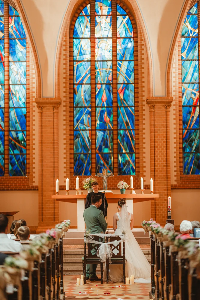 Kirchliche Hochzeit in Berlin – Trauung und Paarshooting – Hochzeitsfoto 30 von 100