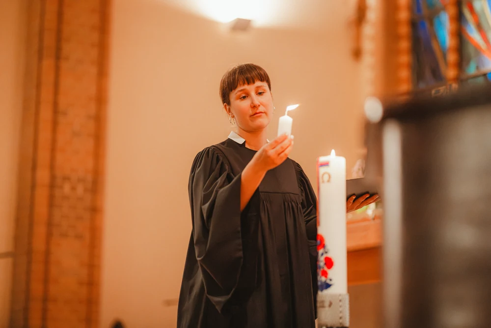 Kirchliche Hochzeit in Berlin – Trauung und Paarshooting – Hochzeitsfoto 39 von 100