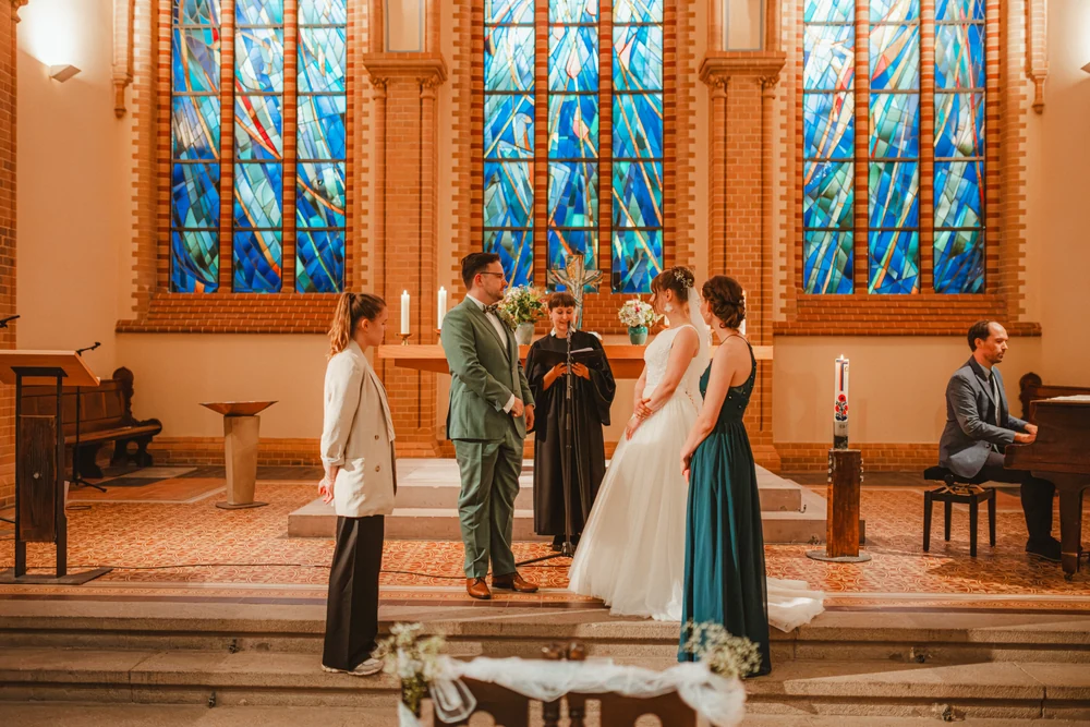 Kirchliche Hochzeit in Berlin – Trauung und Paarshooting – Hochzeitsfoto 41 von 100