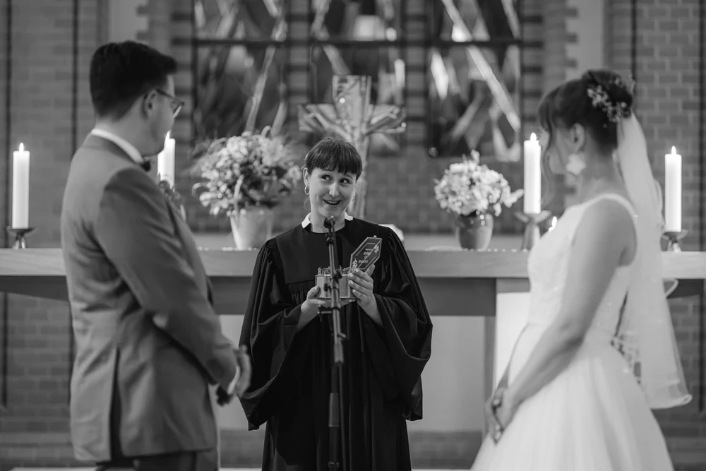 Kirchliche Hochzeit in Berlin – Trauung und Paarshooting – Hochzeitsfoto 46 von 100