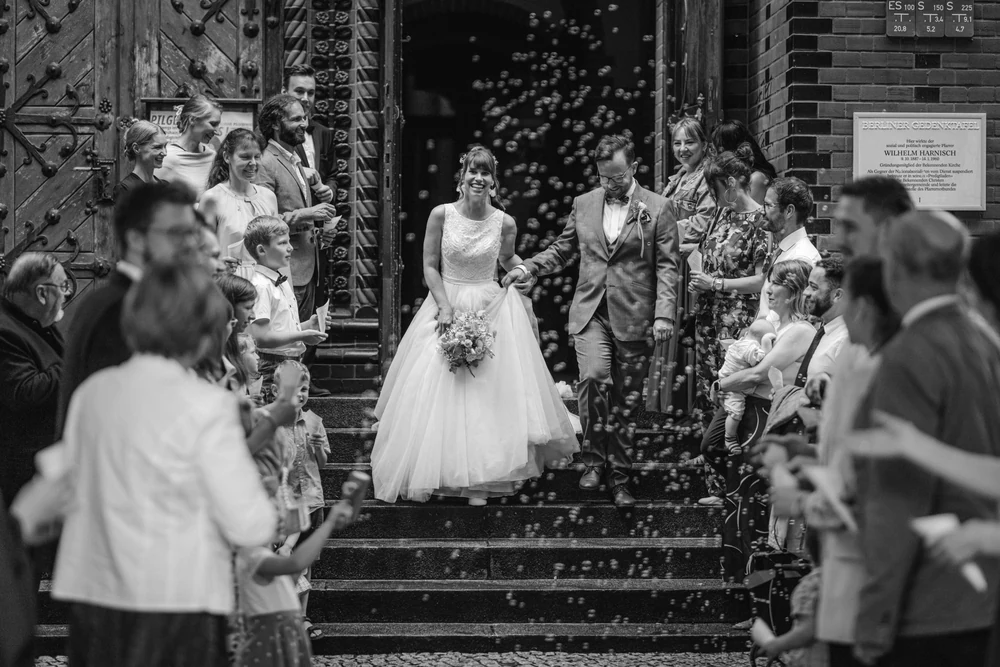 Kirchliche Hochzeit in Berlin – Trauung und Paarshooting – Hochzeitsfoto 59 von 100