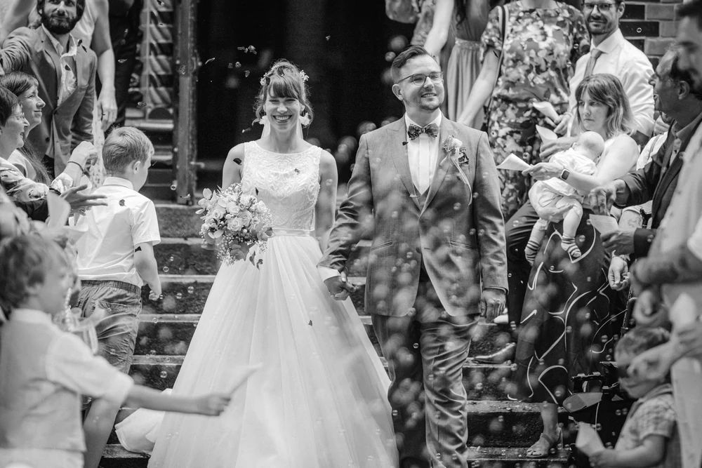 Kirchliche Hochzeit in Berlin – Trauung und Paarshooting – Hochzeitsfoto 61 von 100