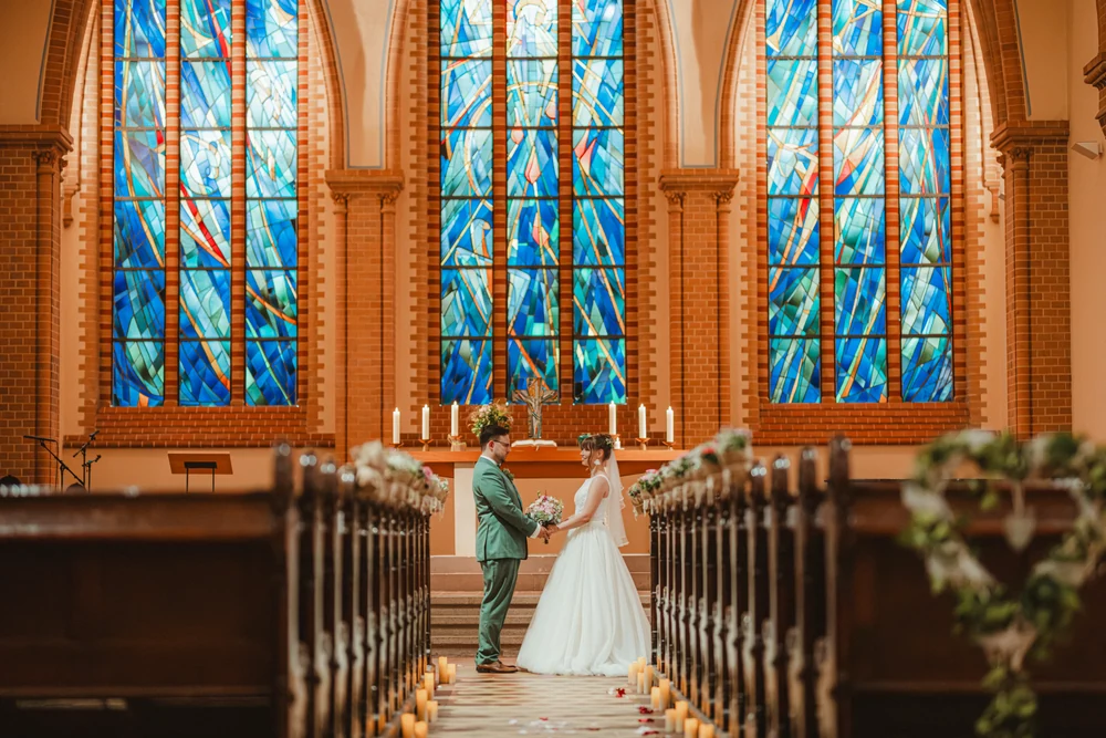 Kirchliche Hochzeit in Berlin – Trauung und Paarshooting – Hochzeitsfoto 62 von 100