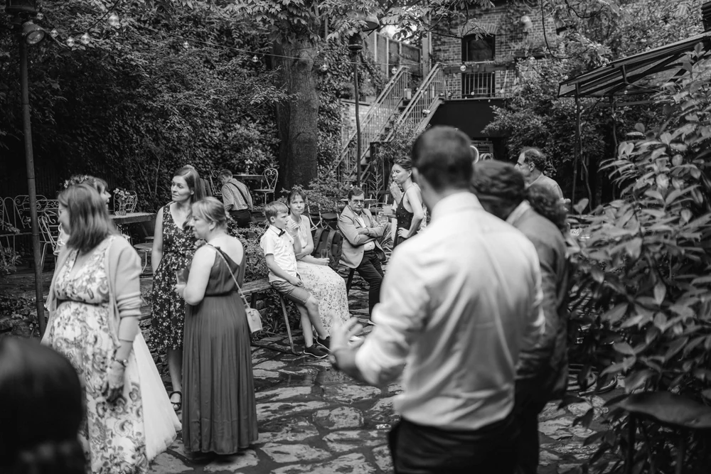 Kirchliche Hochzeit in Berlin – Trauung und Paarshooting – Hochzeitsfoto 69 von 100