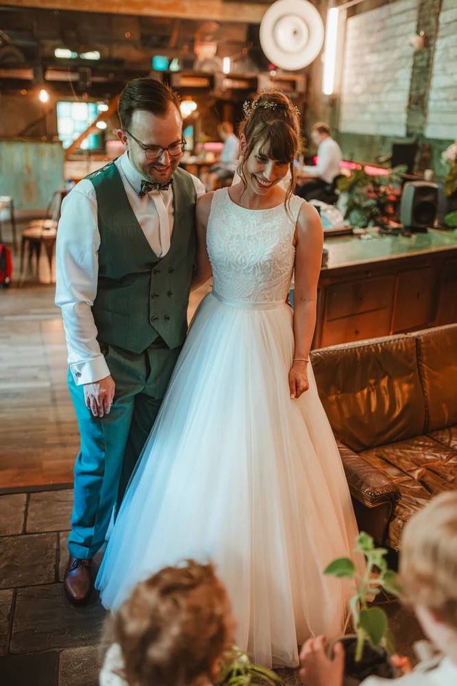 Kirchliche Hochzeit in Berlin – Trauung und Paarshooting – Hochzeitsfoto 72 von 100