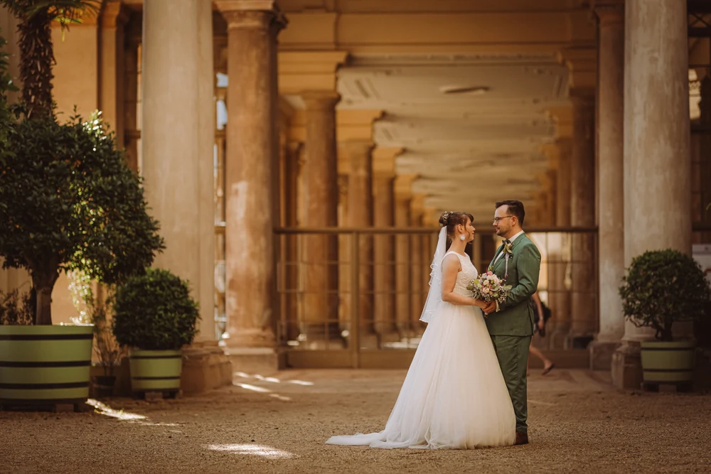 Kirchliche Hochzeit in Berlin – Trauung und Paarshooting – Hochzeitsfoto 73 von 100