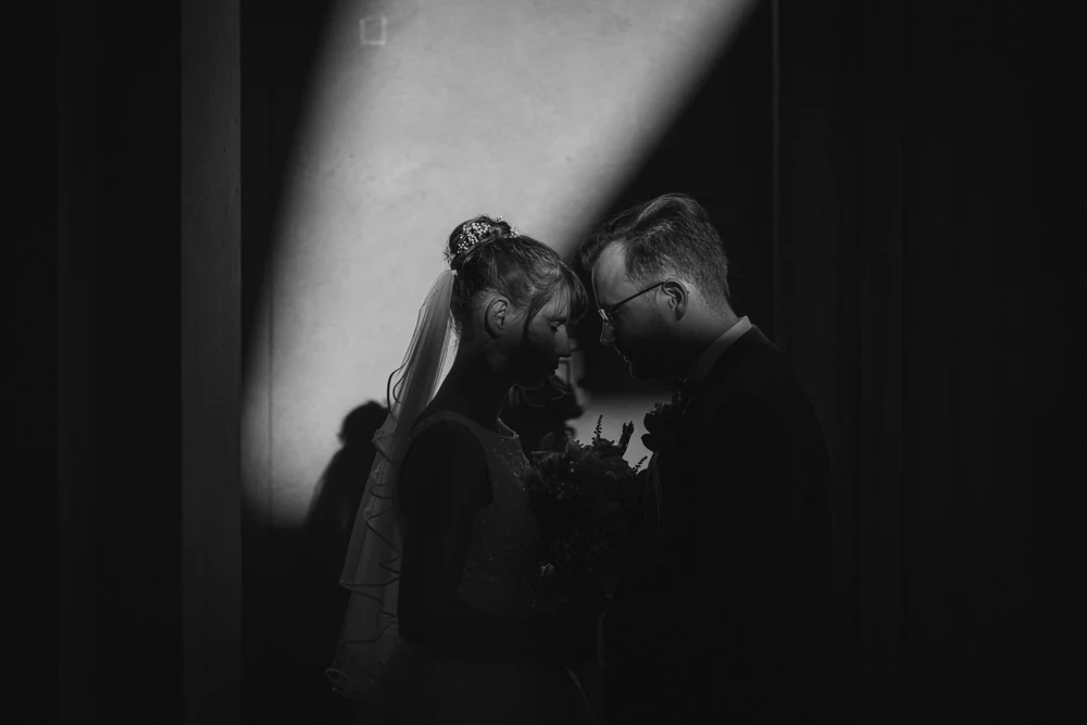 Kirchliche Hochzeit in Berlin – Trauung und Paarshooting – Hochzeitsfoto 83 von 100