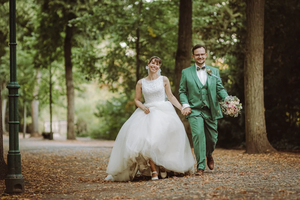 Kirchliche Hochzeit in Berlin – Trauung und Paarshooting – Hochzeitsfoto 88 von 100