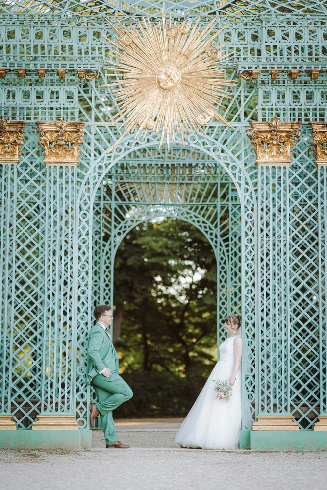 Kirchliche Hochzeit in Berlin – Trauung und Paarshooting – Hochzeitsfoto 94 von 100