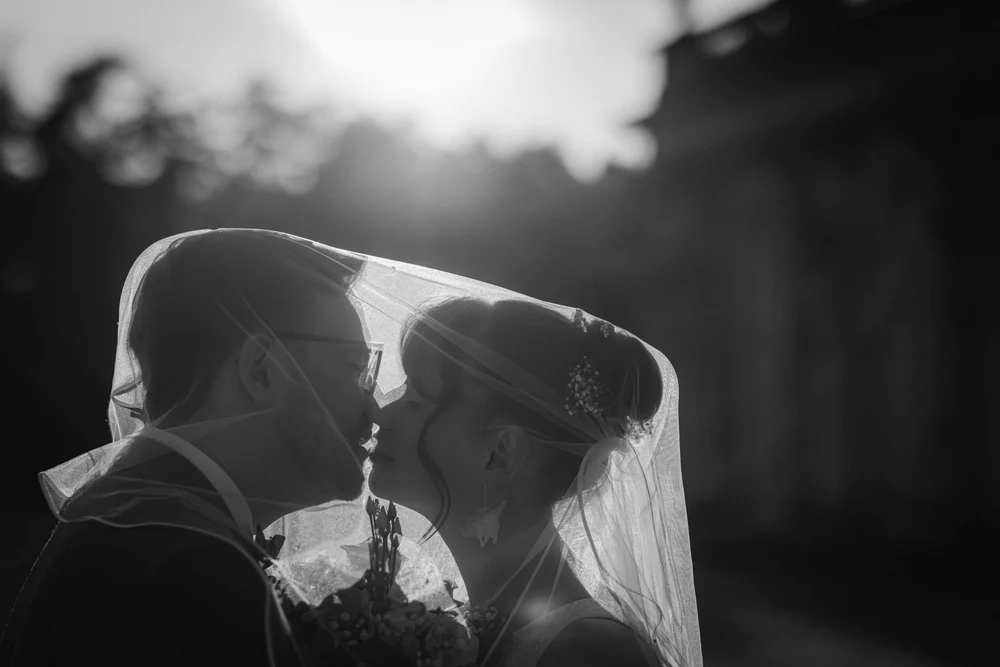 Kirchliche Hochzeit in Berlin – Trauung und Paarshooting – Hochzeitsfoto 97 von 100