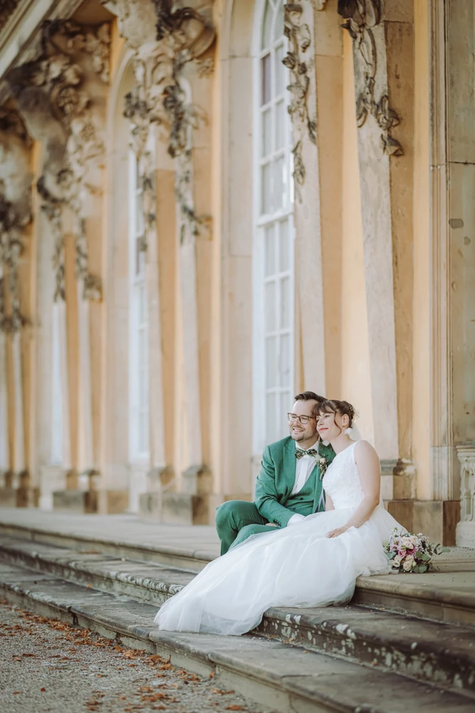 Kirchliche Hochzeit in Berlin – Trauung und Paarshooting – Hochzeitsfoto 98 von 100