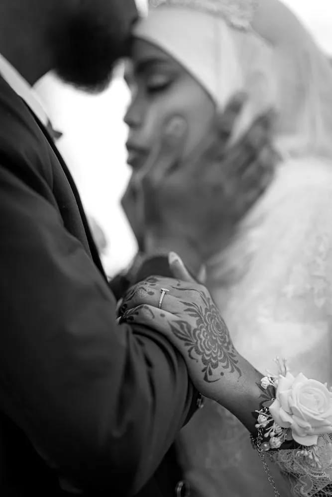 Hochzeit Zwei Hände ein Versprechen – Hochzeitsfoto 7 von 21