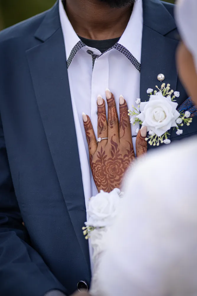 Hochzeit Zwei Hände ein Versprechen – Hochzeitsfoto 19 von 21