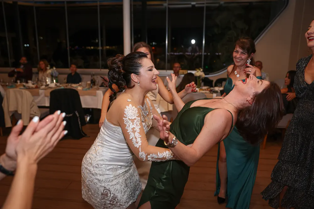 Hochzeit in Varna – Zwischen Meer und Hochzeitskronen – Hochzeitsfoto 37 von 43